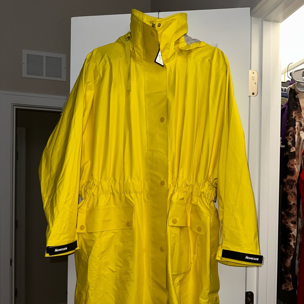 MONCLER RAINCOAT (LIMITED TIME PRICE)
